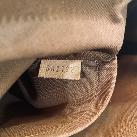 Louis Vuitton Tivoli PM Handbag - Picture 7 of 9